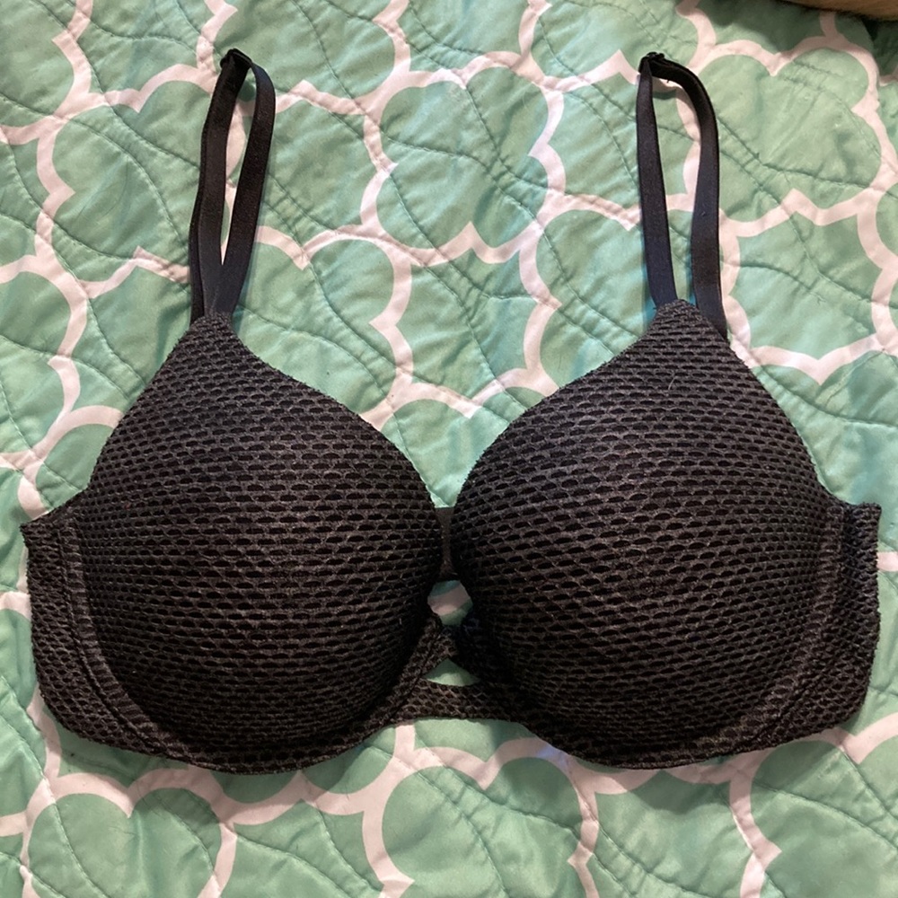 Victoria’s Secret black bra size 32 D